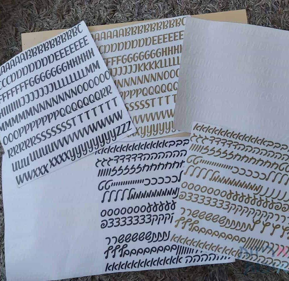 דף מדבקות ויניל אנגלית לבן/שחור/זהב